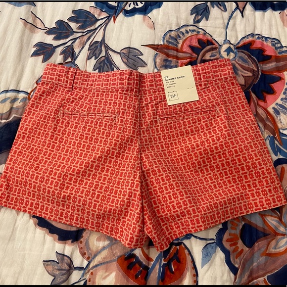 Gap Mid Rise Short - Picture 4 of 4